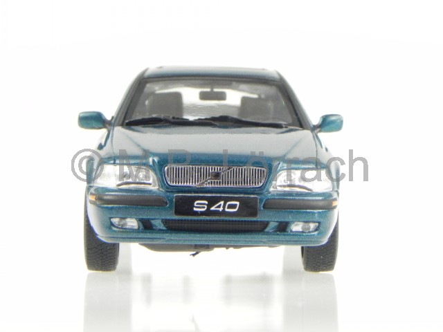 Volvo_S40_gruen_Minichamps_43_vo.jpg