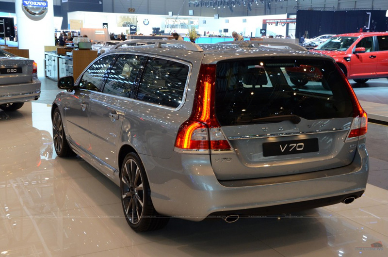 2014-volvo-V70 tail lights.jpg