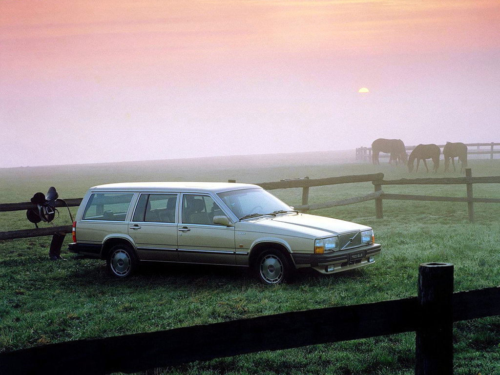 Volvo_760_Wagon_1985.jpg